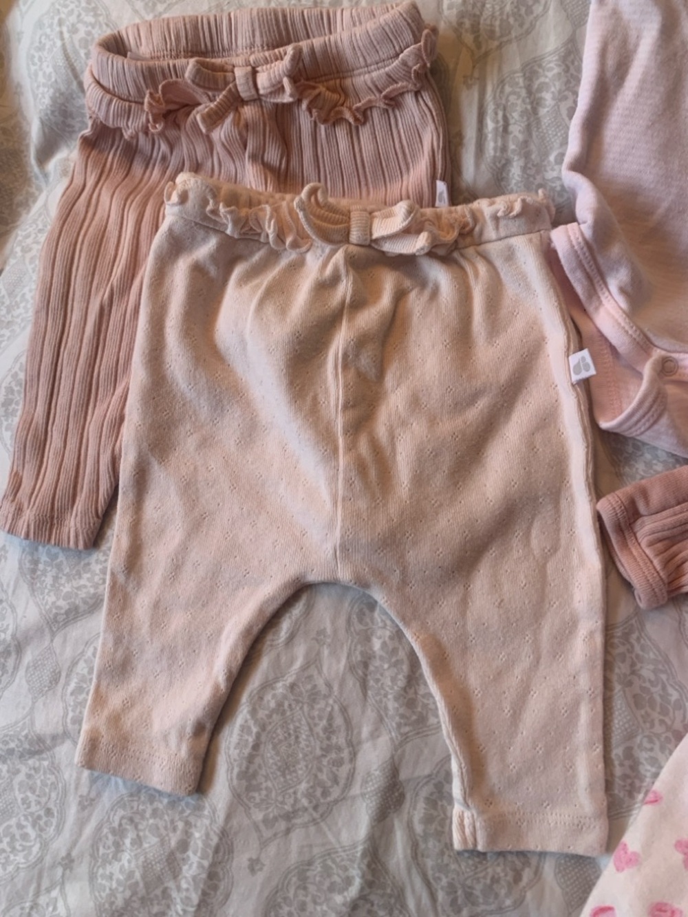 Bundle of Baby Girl 0-3 months - pants, onesie, sleepers - EUC 6 pieces - Picture 6 of 14